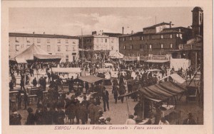 piazza vittoria con fotografi